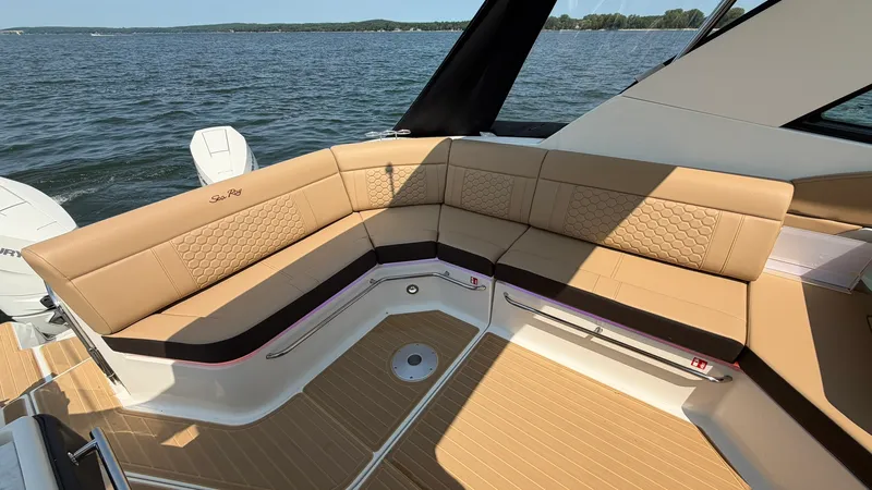 Slide: The Image of Sea Ray Sundancer 320 Outboard 2026 - 25