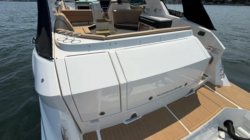 Slide: The Image of Sea Ray Sundancer 320 Outboard 2026 - 20