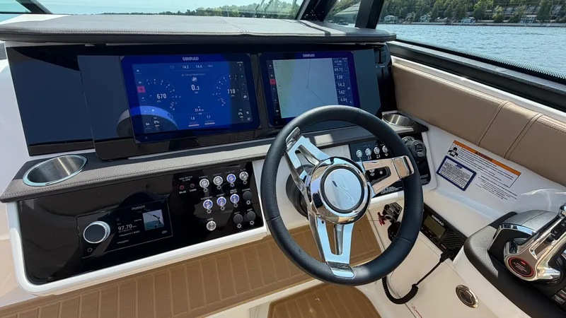 Slide: The Image of Sea Ray Sundancer 320 Outboard 2026 - 33