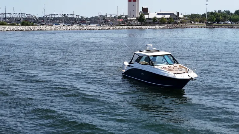 Slide: The Image of Sea Ray Sundancer 320 Outboard 2026 - 6