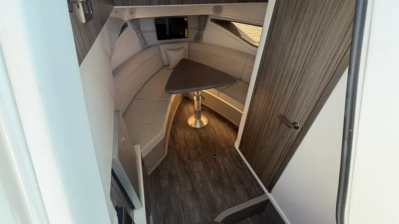 Slide: The Image of Sea Ray Sundancer 320 Outboard 2026 - 42