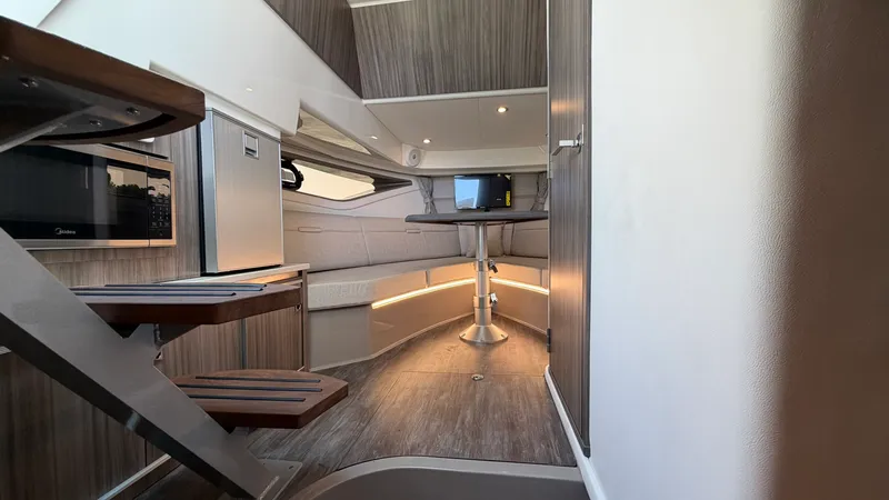 Slide: The Image of Sea Ray Sundancer 320 Outboard 2026 - 46