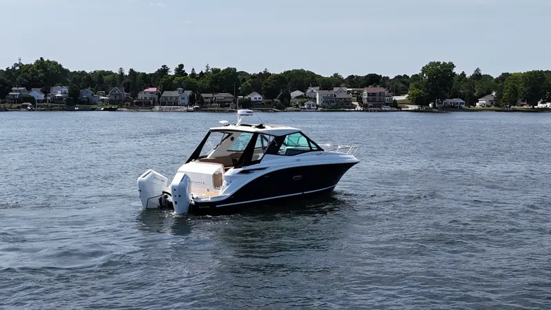 Slide: The Image of Sea Ray Sundancer 320 Outboard 2026 - 10