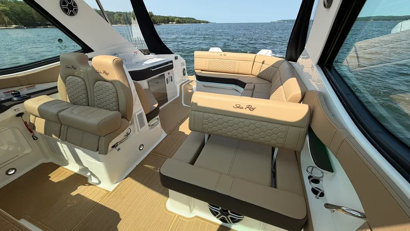 Slide: The Image of Sea Ray Sundancer 320 Outboard 2026 - 31