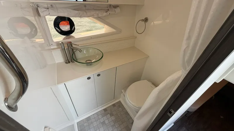 Slide: The Image of Sea Ray Sundancer 320 Outboard 2026 - 49