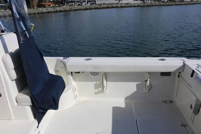 Slide: The Image of Pursuit 3070 Offshore 2005 - 15