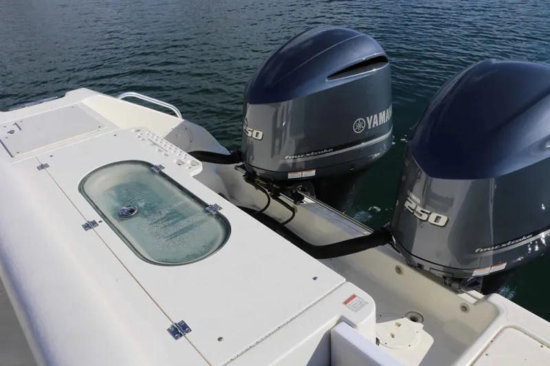Slide: The Image of Pursuit 3070 Offshore 2005 - 17
