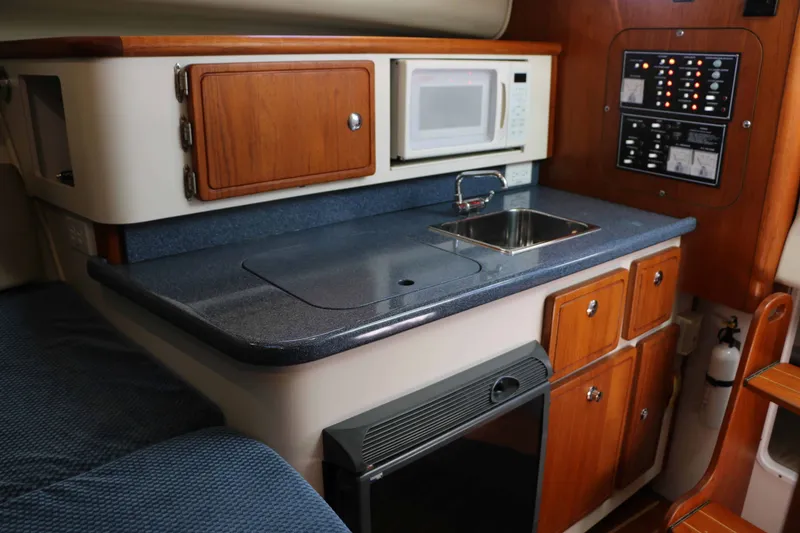 Slide: The Image of Pursuit 3070 Offshore 2005 - 20