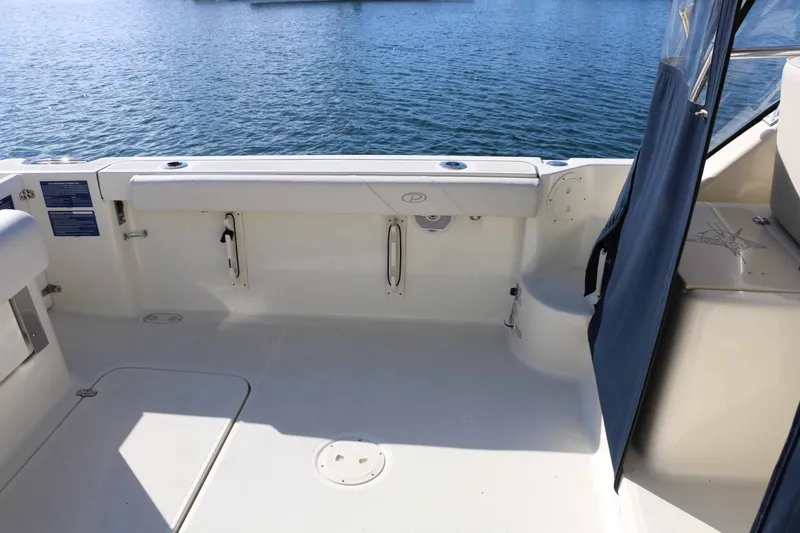 Slide: The Image of Pursuit 3070 Offshore 2005 - 14