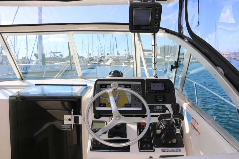 Slide: The Image of Pursuit 3070 Offshore 2005 - 9
