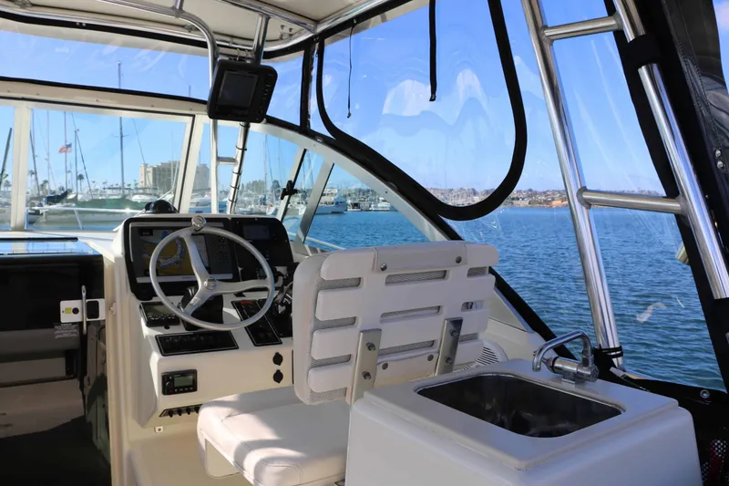 Slide: The Image of Pursuit 3070 Offshore 2005 - 10
