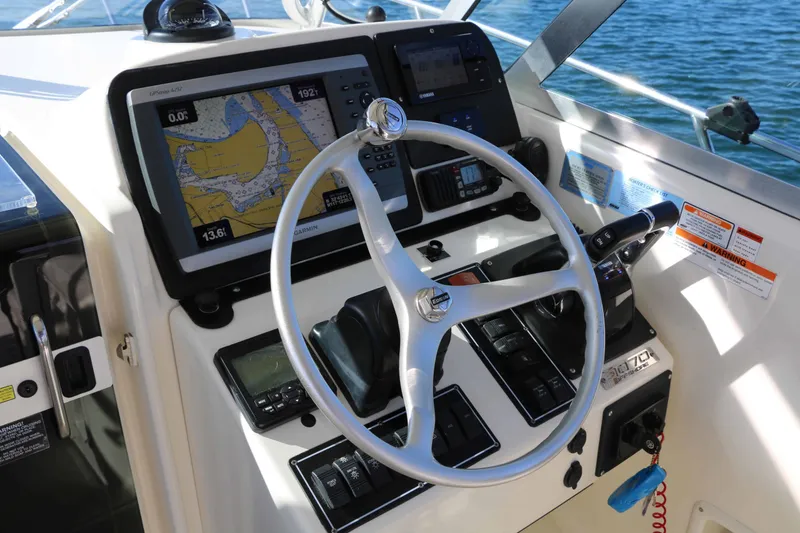 Slide: The Image of Pursuit 3070 Offshore 2005 - 8
