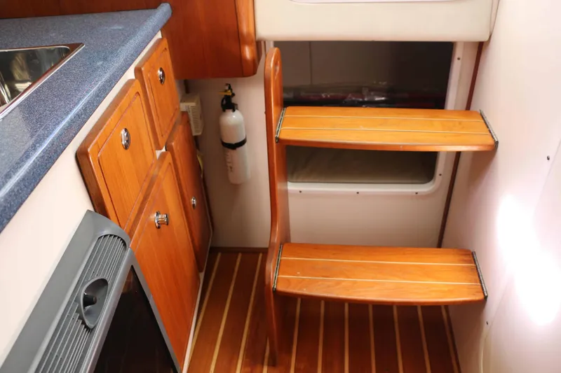 Slide: The Image of Pursuit 3070 Offshore 2005 - 22