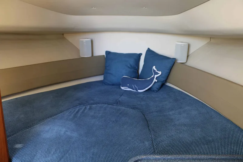 Slide: The Image of Pursuit 3070 Offshore 2005 - 18