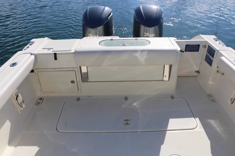 Slide: The Image of Pursuit 3070 Offshore 2005 - 13