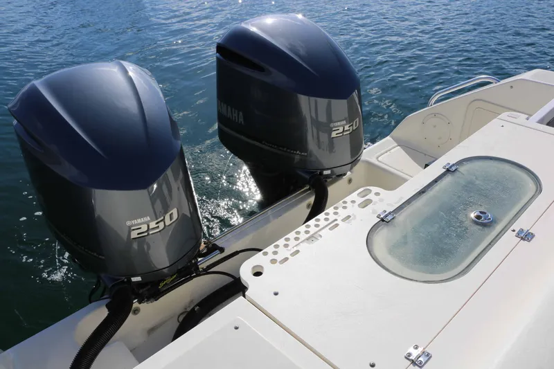 Slide: The Image of Pursuit 3070 Offshore 2005 - 16