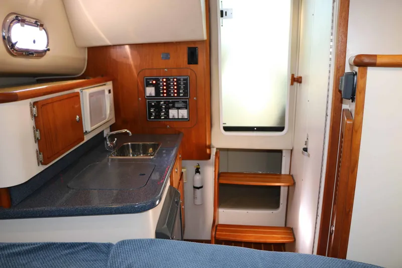 Slide: The Image of Pursuit 3070 Offshore 2005 - 21