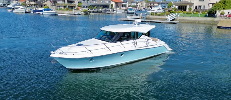 Slide: The Image of Tiara 39 COUPE 2017 - 1