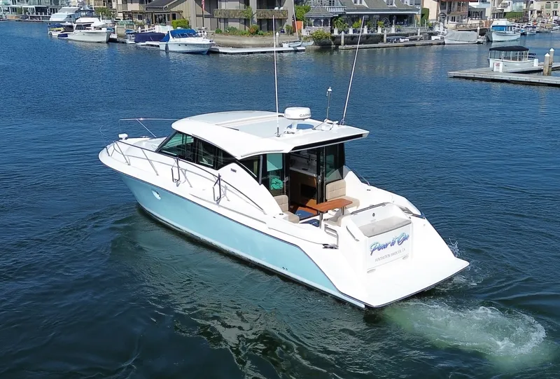 Slide: The Image of Tiara 39 COUPE 2017 - 15