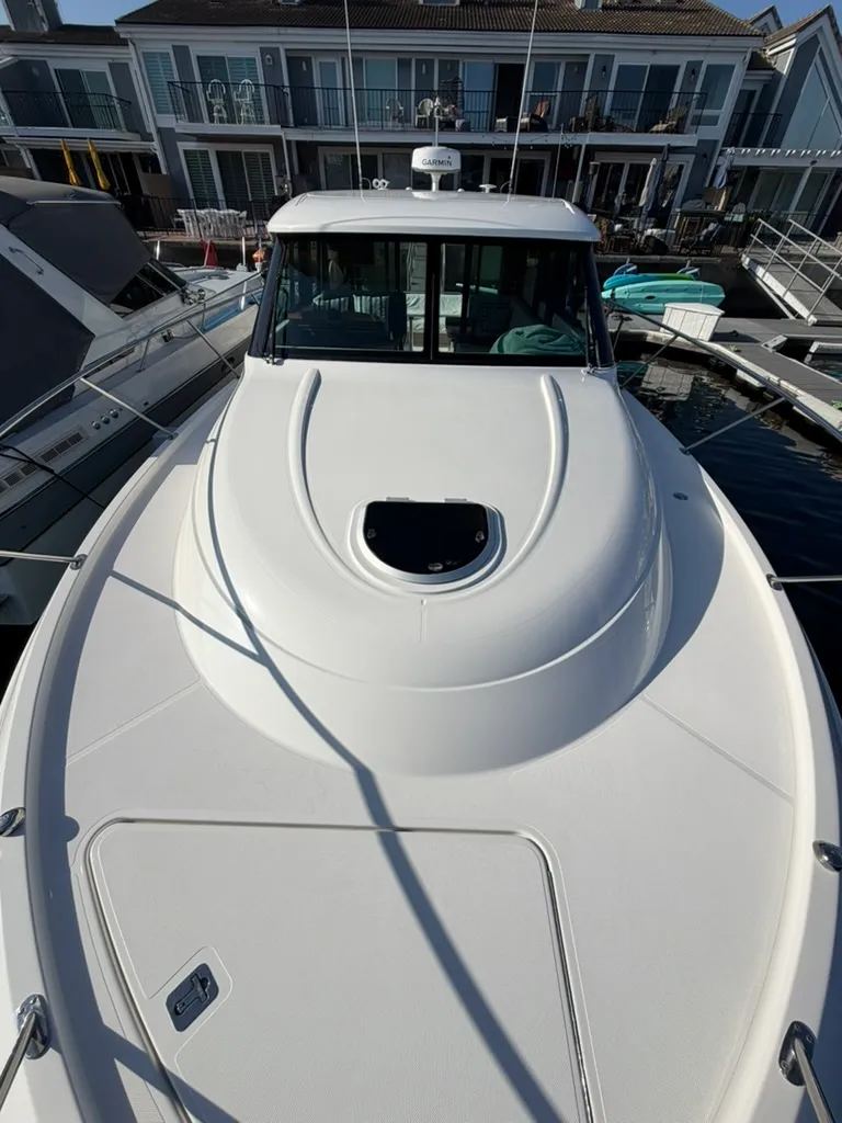 Slide: The Image of Tiara 39 COUPE 2017 - 20