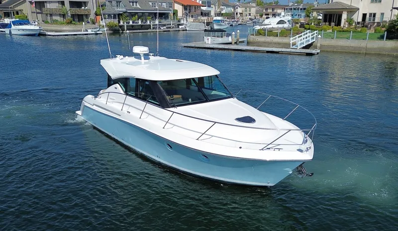 Slide: The Image of Tiara 39 COUPE 2017 - 23