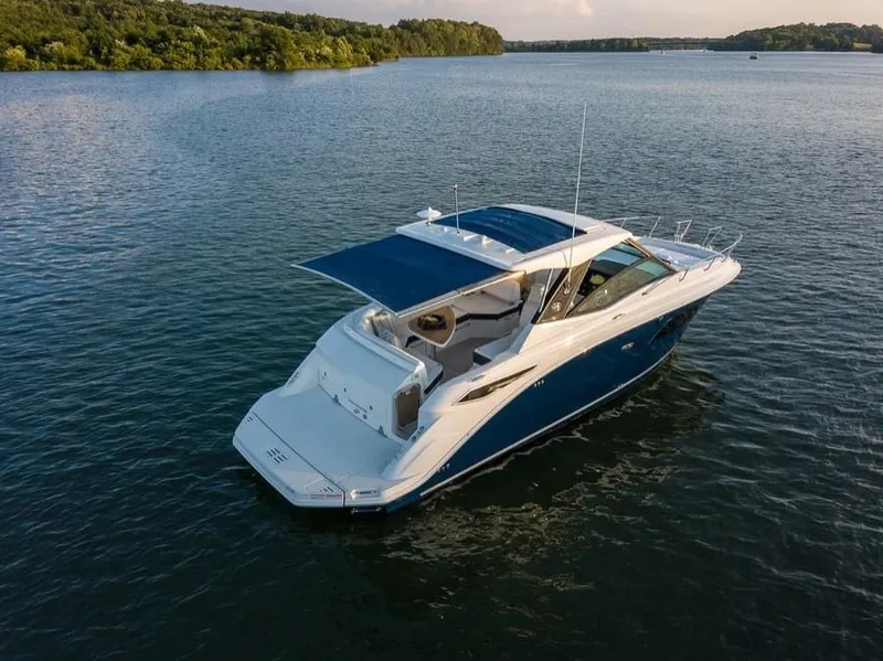 Slide: The Image of Sea Ray Sundancer 320 2023 - 5