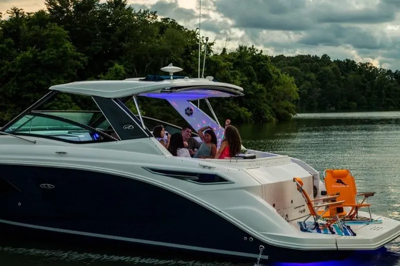 Slide: The Image of Sea Ray Sundancer 320 2023 - 7