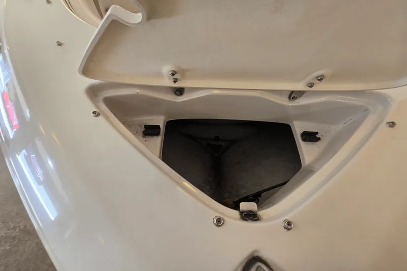 Slide: The Image of Four Winns 210H 2002 - 12