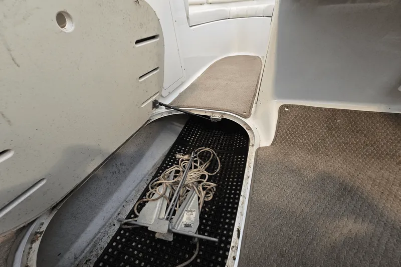 Slide: The Image of Four Winns 210H 2002 - 21