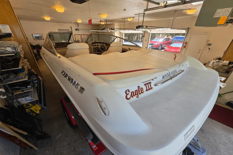 Slide: The Image of Four Winns 210H 2002 - 22