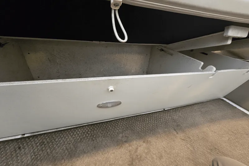 Slide: The Image of Four Winns 210H 2002 - 26