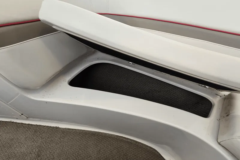 Slide: The Image of Four Winns 210H 2002 - 9