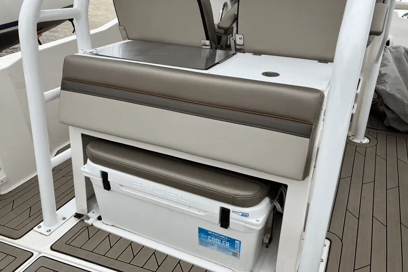 Slide: The Image of Cutwater C 24 CW 2022 - 11