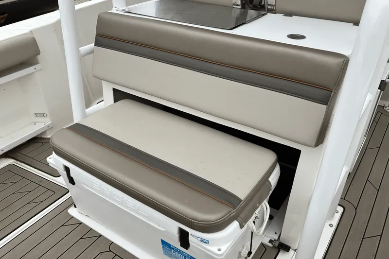 Slide: The Image of Cutwater C 24 CW 2022 - 12