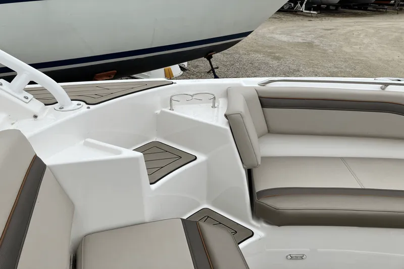 Slide: The Image of Cutwater C 24 CW 2022 - 13