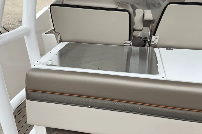 Slide: The Image of Cutwater C 24 CW 2022 - 14