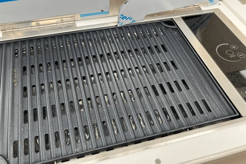 Slide: The Image of Cutwater C 24 CW 2022 - 15