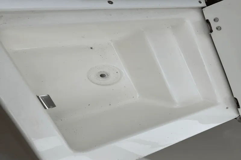 Slide: The Image of Cutwater C 24 CW 2022 - 16