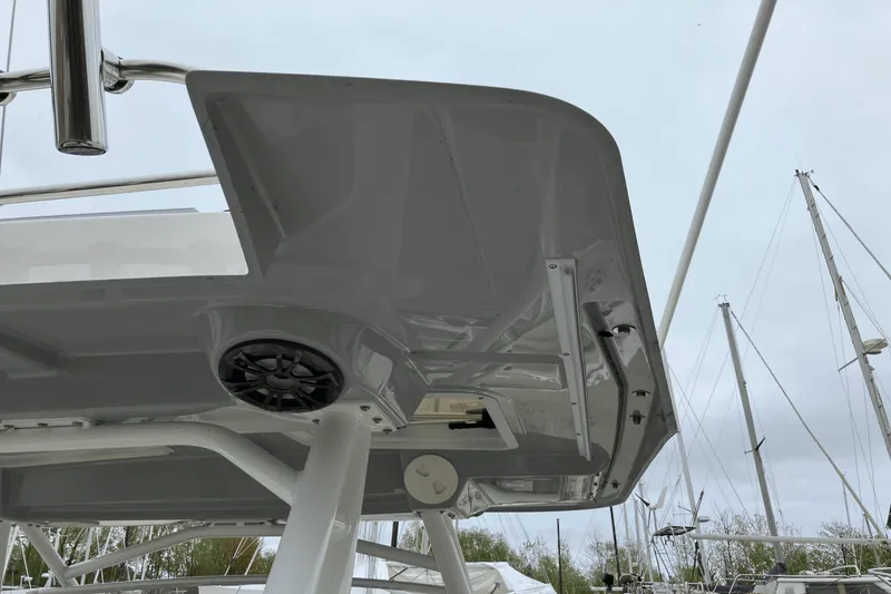 Slide: The Image of Cutwater C 24 CW 2022 - 18