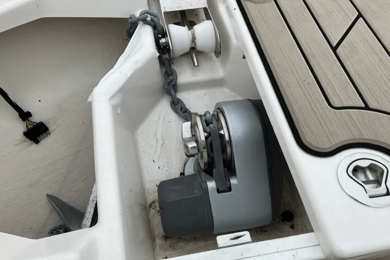 Slide: The Image of Cutwater C 24 CW 2022 - 30