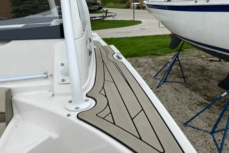 Slide: The Image of Cutwater C 24 CW 2022 - 33