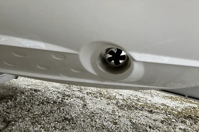 Slide: The Image of Cutwater C 24 CW 2022 - 34