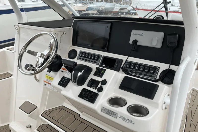 Slide: The Image of Cutwater C 24 CW 2022 - 6