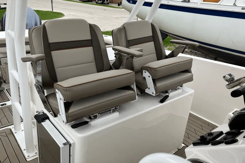 Slide: The Image of Cutwater C 24 CW 2022 - 7