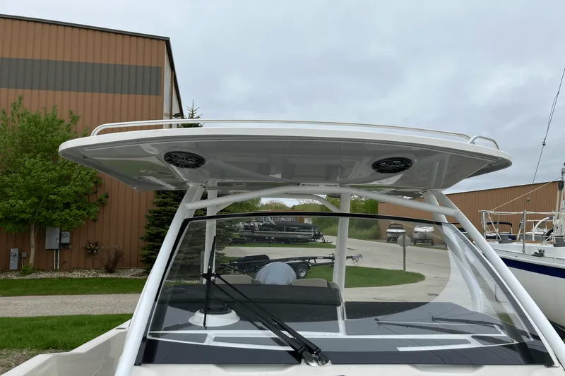 Slide: The Image of Cutwater C 24 CW 2022 - 8