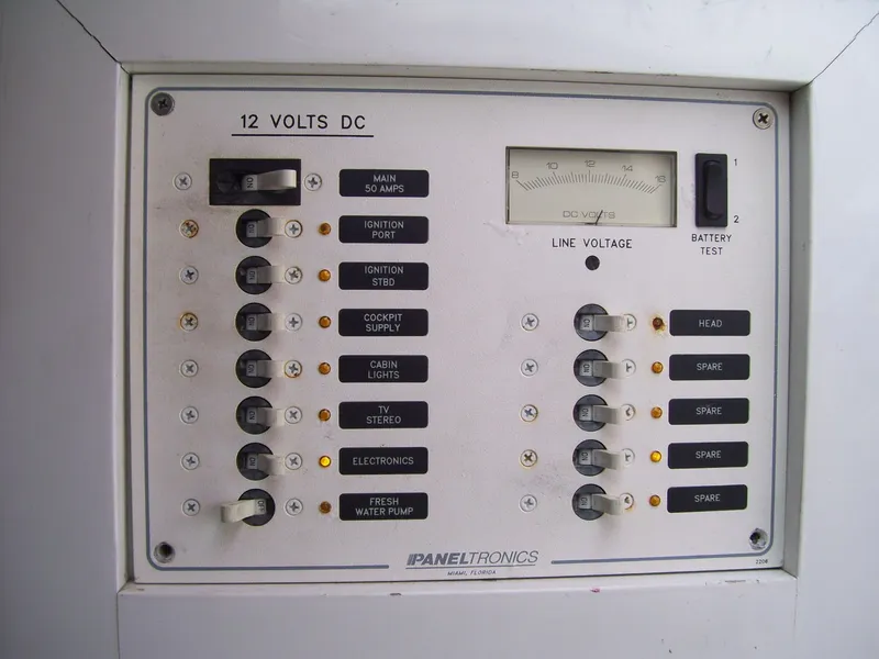 Slide: The Image of 12 volts DC panel with switches and line voltage meter, Mares 2002 model. - 17