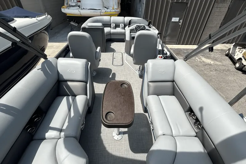 Slide: The Image of Manitou OASIS RF VP 2019 - 6