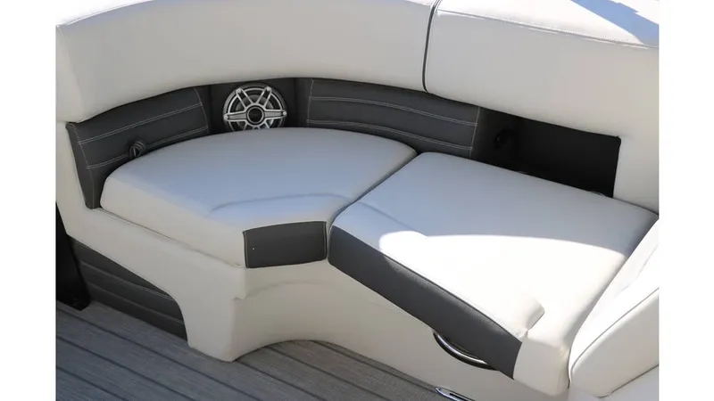 Slide: The Image of Sylvan G3 CLZ DH Tri-Toon 2025 - 26