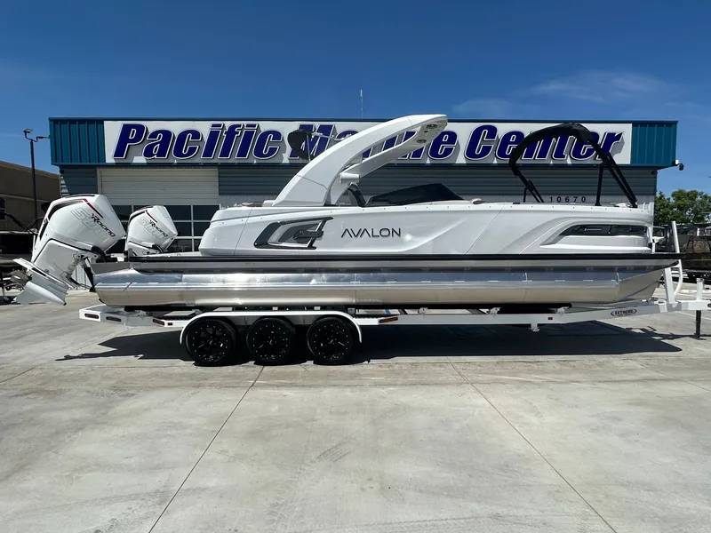 The Image of 2021 Monterey M6 boat with 8.2L engine, 380HP, on trailer. - 1