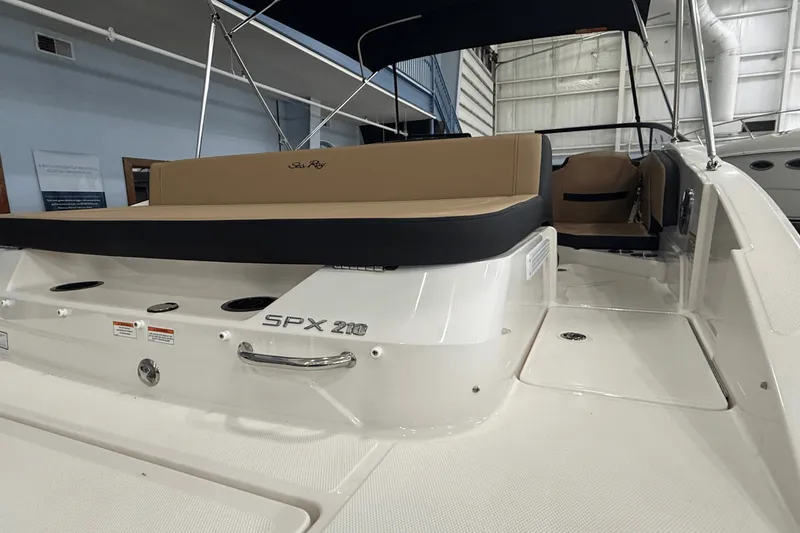 Slide: The Image of Sea Ray SPX 210 2025 - 5